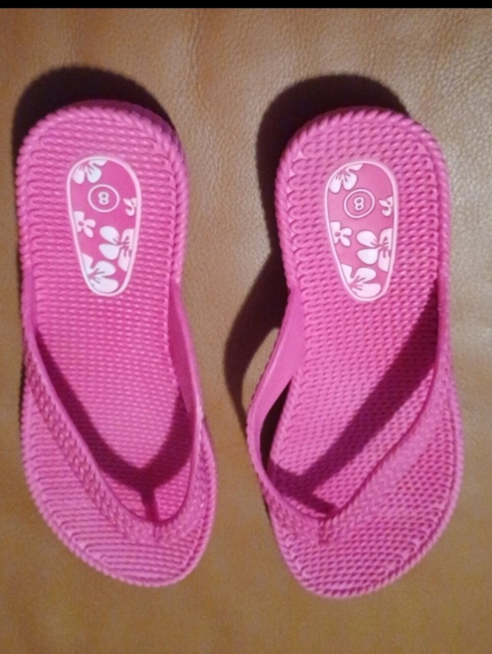 << Pink Flip Flop Sandals - Casual  Beach Shoes Size 8